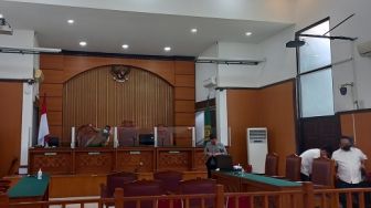 Orang Tua Terdakwa Meninggal, Sidang Kasus Unlawful Killing Laskar FPI Ditunda