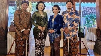 7 Gaya Soimah Berkebaya di Nikahan Adik, Elegan dengan Kebaya Kutubaru