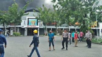 Water Canon Polri Diterjunkan, Polisi Selidiki Kebakaran Pabrik PT Dua Kelinci