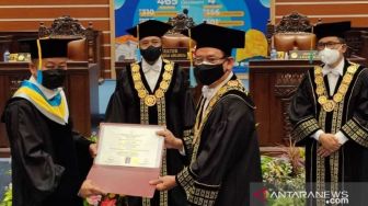 Ignasius Jonan Dapat Gelar Honoris Causa dari UNAIR Setelah Tak Jadi Menteri