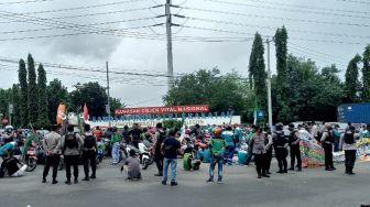 Kawasan Industri Krakatau Steel Cilegon Diblokir Buruh, Tuntut Kenaikan UMK