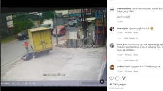 Viral Video Truk Mundur Tabrak Emak-emak, Warganet Debat Siapa Salah, Menurutmu?