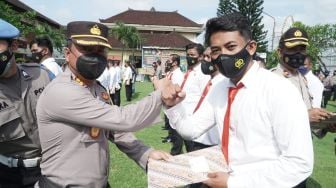 50 Personel Polresta Denpasar Dapat Penghargaan dari Kapolda Bali