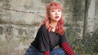 Ghea Indrawari Ganti Warna Rambut Jadi Biru, Disebut Warganet Mirip IU Penyanyi Korea