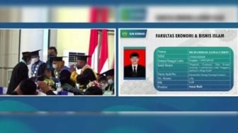 Suasana Wisuda Berubah Haru, Ayah Wakili Anak yang Meninggal Pasca Ujian Skripsi