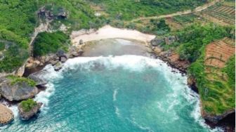 Pantai Krokoh, Surga Tersembunyi di Perbatasan Gunungkidul dan Wonogiri