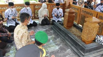 Ribuan Guru di Banjarnegara Ziarah ke Makam Dr Sulistyo, Ternyata Ini Jasanya Semasa Hidup