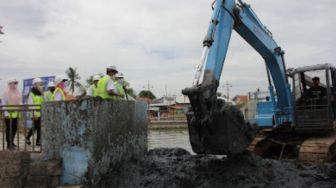 Normalisasi Muara Sungai Ciketapang Permudah Jalan Perahu Nelayan