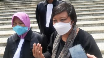 MK Perintahkan DPR Perbaiki UU Ciptaker, Pemohon Sujud Syukur hingga Potong Rambut