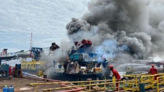 Asap Mengepul, Satu Kapal di Galangan Batuaji Terbakar