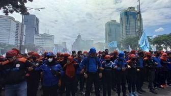 Sebut Dihina Oleh Negara karena Dilarang Aksi di Depan MK, Massa Buruh Siap Mogok Nasional