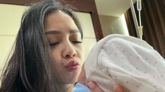 Nagita Slavina Lahirkan Anak Kedua, Netizen Penasaran dengan Namanya, Inisial 'R'