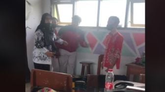 Viral, Siswa Kompak Prank Guru saat Hari Guru Nasional, Warganet: Pasti Guru Favorit Nih