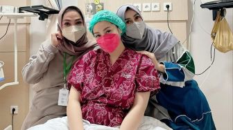 Nagita Slavina Melahirkan, Rieta Amilia Bagikan Momen di Rumah Sakit