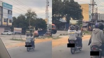 Bapak-bapak Bawa Cermin Saat Naik Motor, Videonya Viral Bikin Ngakak: Receh Banget!