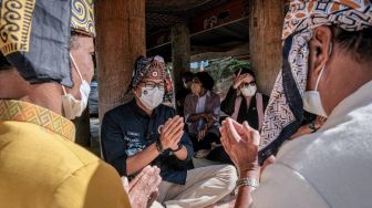 Sandiaga Uno Beri Pembinaan Pariwisata untuk Bangkitkan Ekonomi Desa Lembang Nonongan