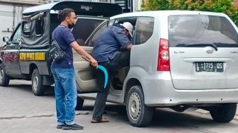 Pria Mengaku Wartawan Sekap dan Kalungi Celurit Pasangannya di Kosan, Gegara Cemburu