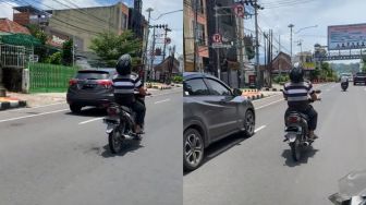 Helm Pengendara Motor Ini Curi Perhatian, Publik Khawatir Sekaligus Ngakak