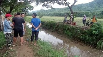 Sepeda Kebesaran, Bocah Ponorogo Ini Kesulitan Turun Lalu Tercebur Sungai dan Tewas