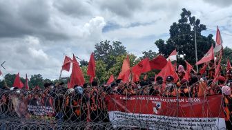 Ratusan massa Pemuda Pancasila Geruduk DPRD Kabupaten Tangerang, Tuntut Girsang Dipecat