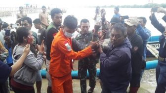 Warga Pandeglang Terseret Ombak Saat Mencari Ikan di Pantai Karisma Ditemukan Tewas