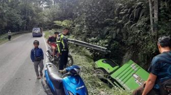 Truk Masuk Jurang Sedalam Enam Meter, Diduga Tak Mampu Melaju Saat Tanjakan