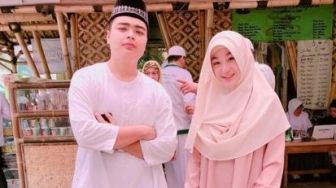 Ameer Azzikra Meninggal, Larissa Chou Merasa Dadanya Sesak Kenang Masa Lalu