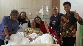 Kondisi Ayah Kritis, Nirina Zubir Minta Doa