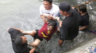 Perburuan Bandar Narkoba Ini Berlangsung Heroik, Pelaku Lari Nyemplung Sungai