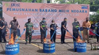 Bea Cukai Musnahkan 5 Juta Batang Rokok dan Pakaian Cakar di Makassar