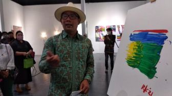 Bikin Lukisan Warna Merah Kuning Hijau Biru, Ridwan Kamil Kasih Kode Menuju 2024