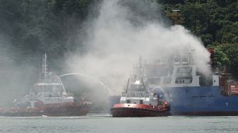 Kapal Kargo Terbakar di Cilacap