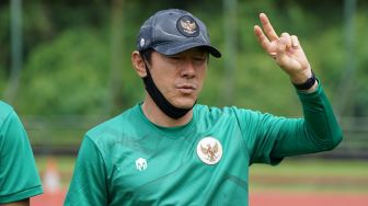 Suporter Dukung Langsung Timnas Indonesia di Singapura, Shin Tae-yong Sumringah