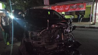 Mobil Wakil Bupati Lombok Tengah Ringsek Ditabrak, Sopir Sebut Terpental 10 Meter