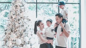 6 Potret Dekorasi Natal di Rumah Sandra Dewi, Dirancang oleh Desainer Interior