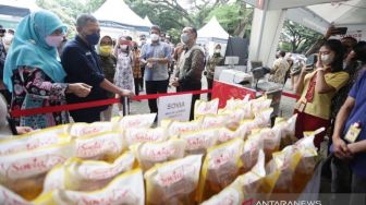 Tekan Harga Minyak Goreng, Pemkot Bandung Gelar Operasi Pasar