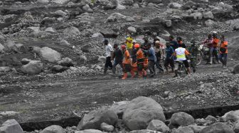 Pencarian Korban Letusan Gunung Semeru