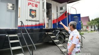 Kemendagri Berikan Bantuan Mobile Laboratorium PCR kepada Pemprov Riau