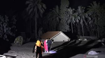 Update Sementara Letusan Gunung Semeru, 1 Orang Meninggal, 2 Hilang, 10 Masih Terjebak