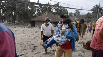 BNPB Angkut Ribuan Paket Bantuan Senilai Rp 1,1 Miliar Untuk Pengungsi Gunung Semeru