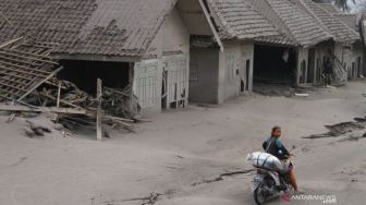 LPS Serahkan Bantuan Rp1,55 Miliar Buat Korban Erupsi Semeru