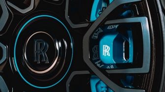 Best 5 Oto: Diskusi Ekosistem Kendaraan Listrik, Hitam Mulus Rolls-Royce Black Badge Ghost