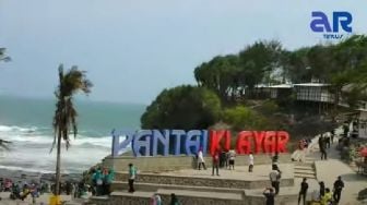 Pantai Klayar, Miliki Pesona Keindahan Pantai Pasir Putih Nan Menawan