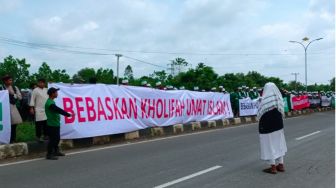 Gelar Aksi Damai, Khilafahtul Muslimin Ajak Balita dan Baca Al-Quran di Lapangan