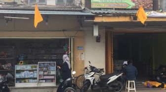 Keras! Protes Jalan ke Alun-alun Kota Tegal Ditutup, Pemilik Toko Pasang Bendera Kuning