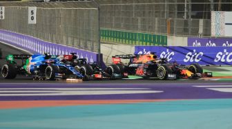 Hasil F1 GP Arab Saudi: Hamilton Kalahkan Verstappen dalam Balapan Kacau Balau
