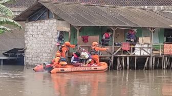 Seorang Balita Sempat Terjebak Banjir di Legian