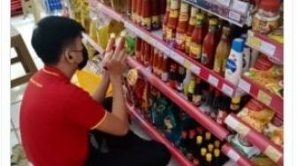 Dikacangi Pramuniaga Minimarket saat Tanya soal Keju, Endingnya Malah Bikin Haru