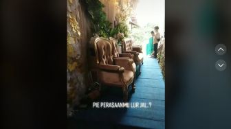 Konsep Pelaminan Dalam Gang Viral, Bikin Fotografer Garuk-Garuk Kepala