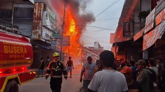 Kawasan Pasar Tengah Sintang Terbakar, 12 Ruko Hangus dan 1 Orang Tewas